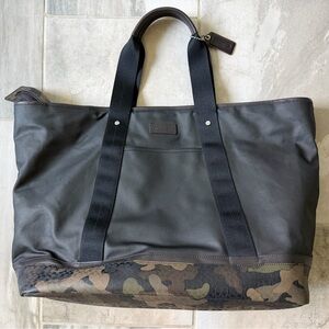 COACH Weekend Camo Signature Tote Bag in Canvas, Black